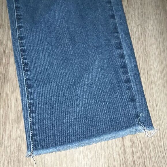 Women's Blue Revival Quinn Medium Wash Straight Leg Cropped Jeans - Picture 3 of 12